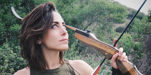 TrovaTrip Host Kendall Tichner holding bow.